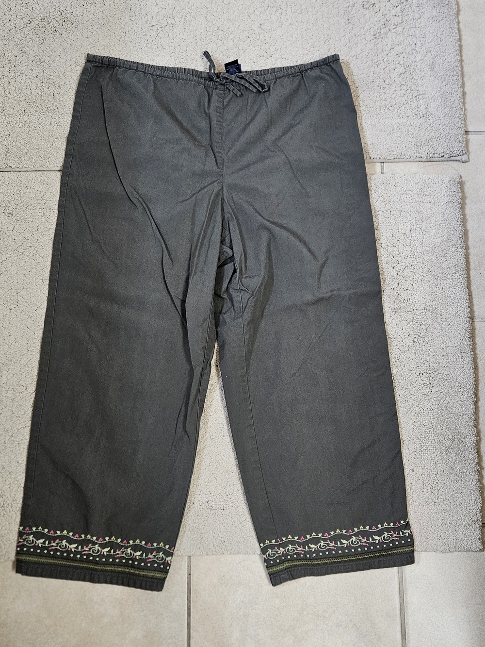 Liz Claiborne 2-Piece Set – Embroidered Blouse and Cropped Pants Size 8 - Picture 4 of 13